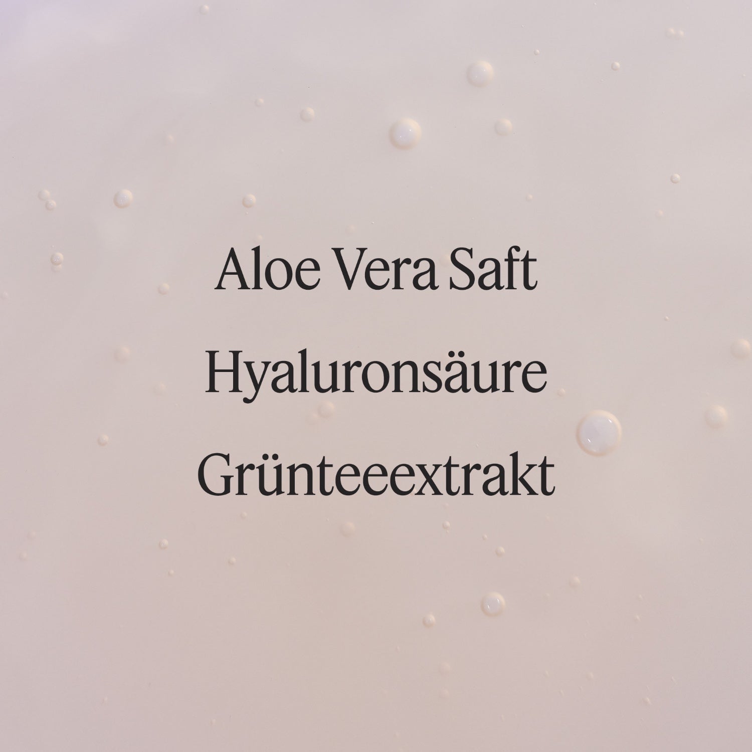 Santaverde Hyaluron Eye Serum – Texturbild des parfumfreien Augenserums mit Hauptinhaltsstoffen Aloe Vera Saft, Grünteeextrakt und Hyaluronsäure