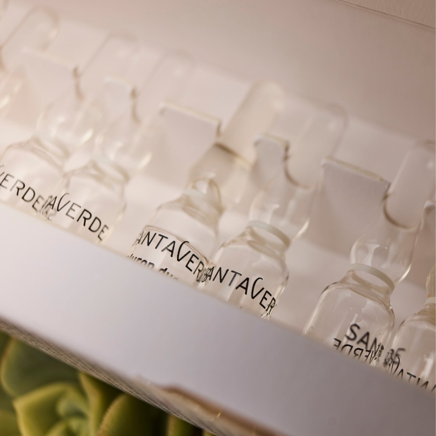 Santaverde Hyaluron Duo Treatment 10er Pack in Nahaufnahme – intensive Feuchtigkeitspflege mit Hyaluronsäure für strahlende, pralle Haut.