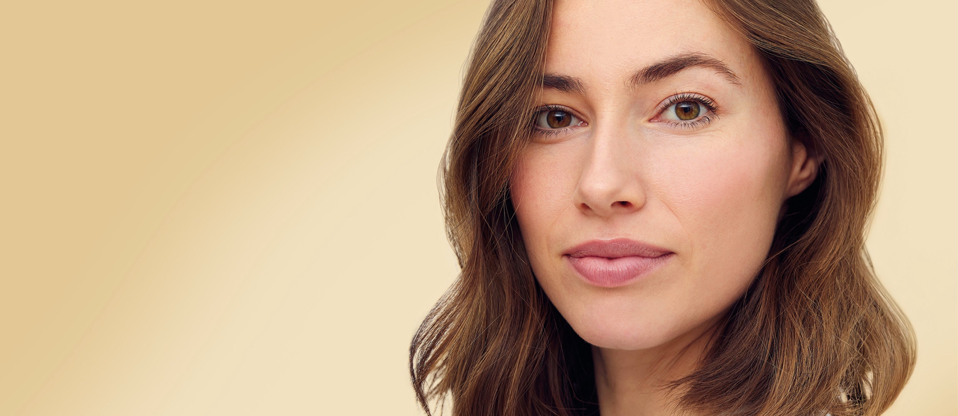 Grünes Frauenauge herangezoomt mit intensivem Blick