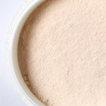 Mildes Fruchtenzympeeling für ein strahlendes Hautbild - Santaverde Naturkosmetik enzym peeling powder - Textur - Inhalt Tiegel
